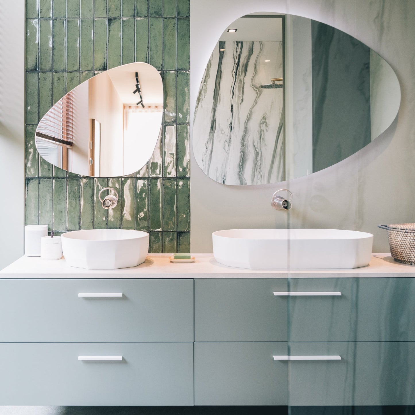 JEE-O Bloom Sink High top mounted Matte White