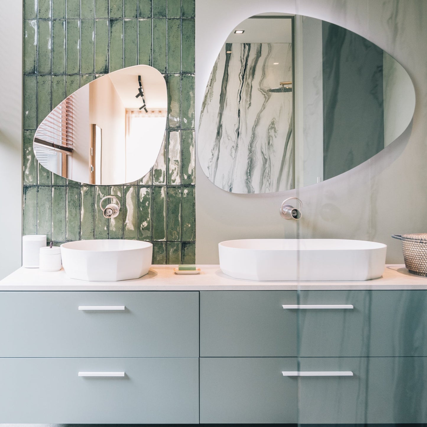 JEE-O Bloom Sink Oval top mounted Matte White