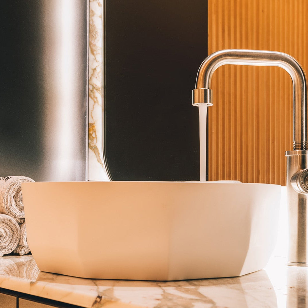 JEE-O Bloom Sink High top mounted Matte White