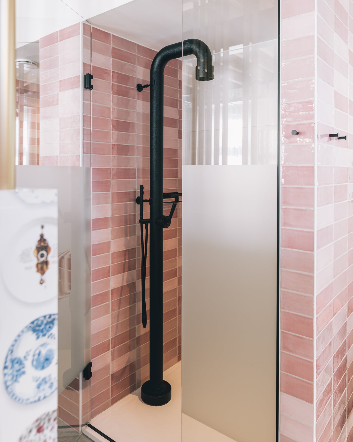 JEE-O Soho Shower 01 Freestanding Stainless Steel Hammercoated Black