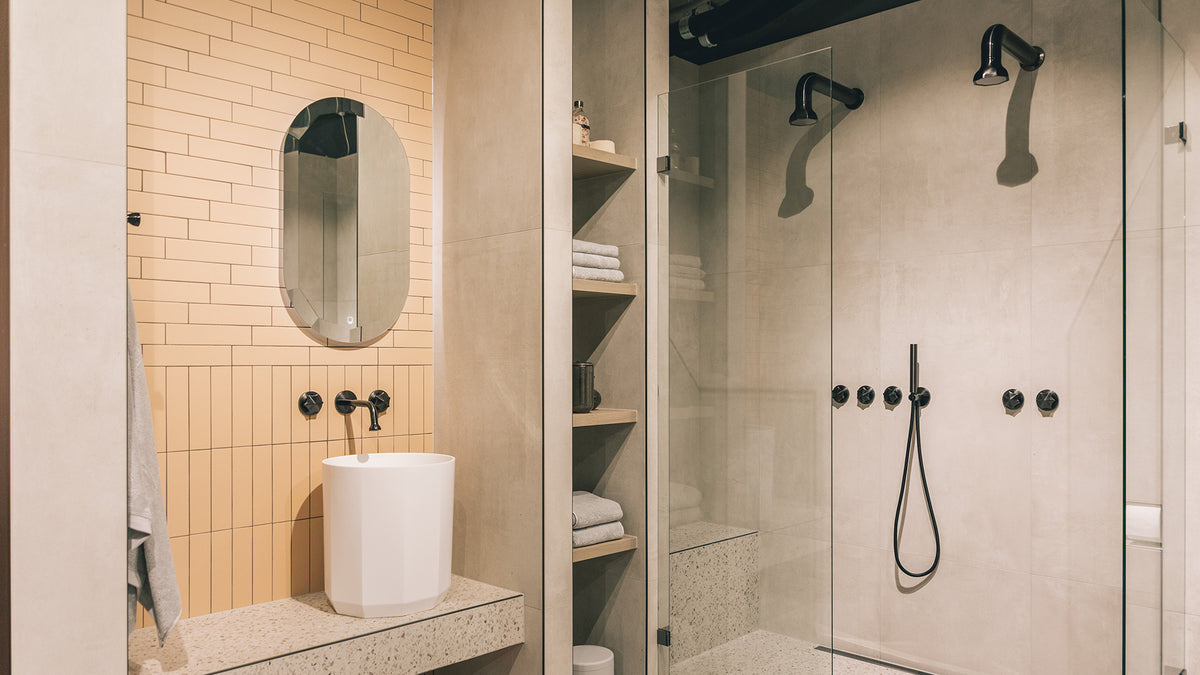 JEE-O Bloom Wall Mounted Shower Stainless Steel - Gun Metal