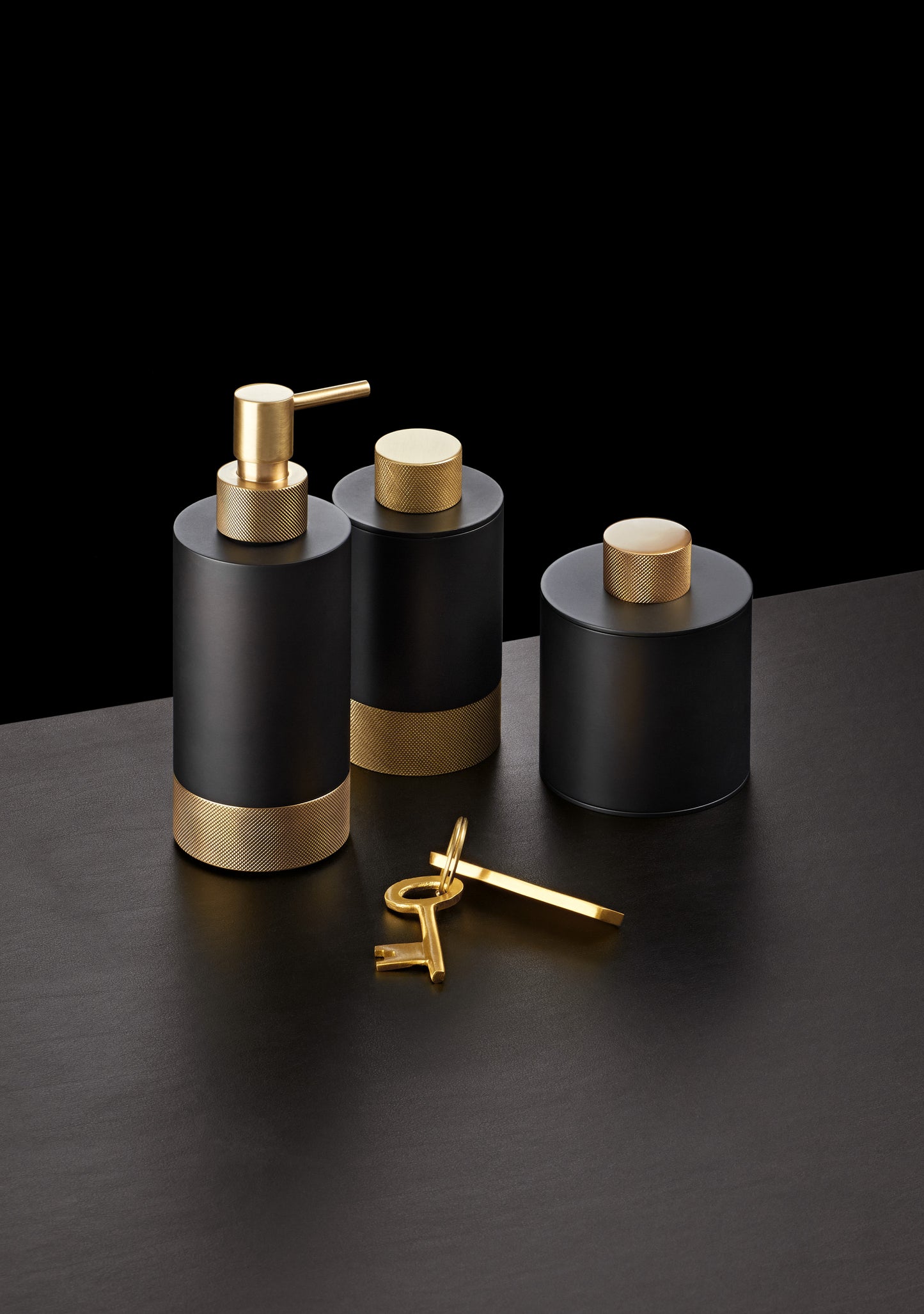 DW CLUB SSP 1 Soap dispenser Dark Metal Matte / Gold Matte 24 Carat