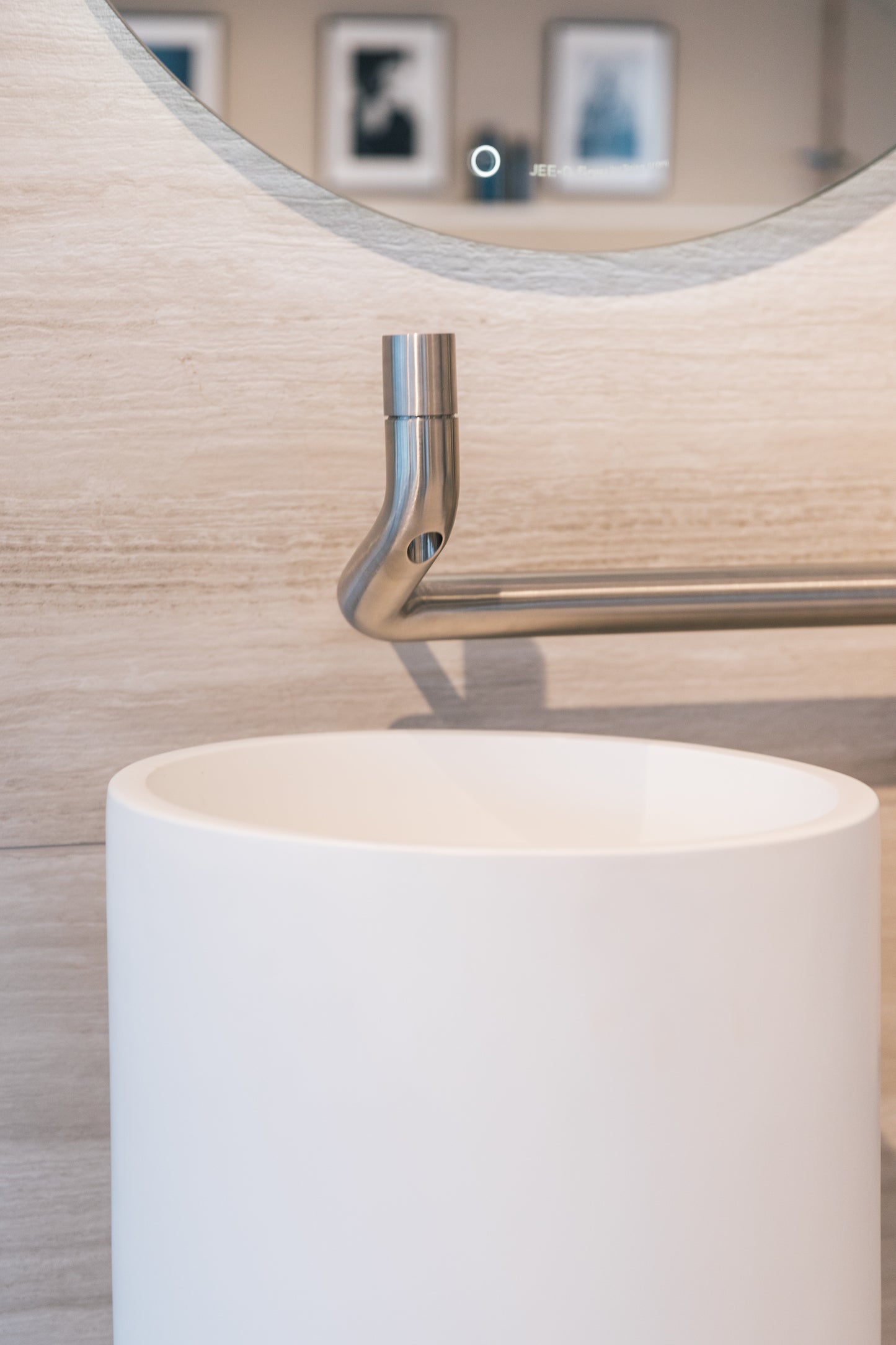 JEE-O Flow Sink Floorstanding Matte - White