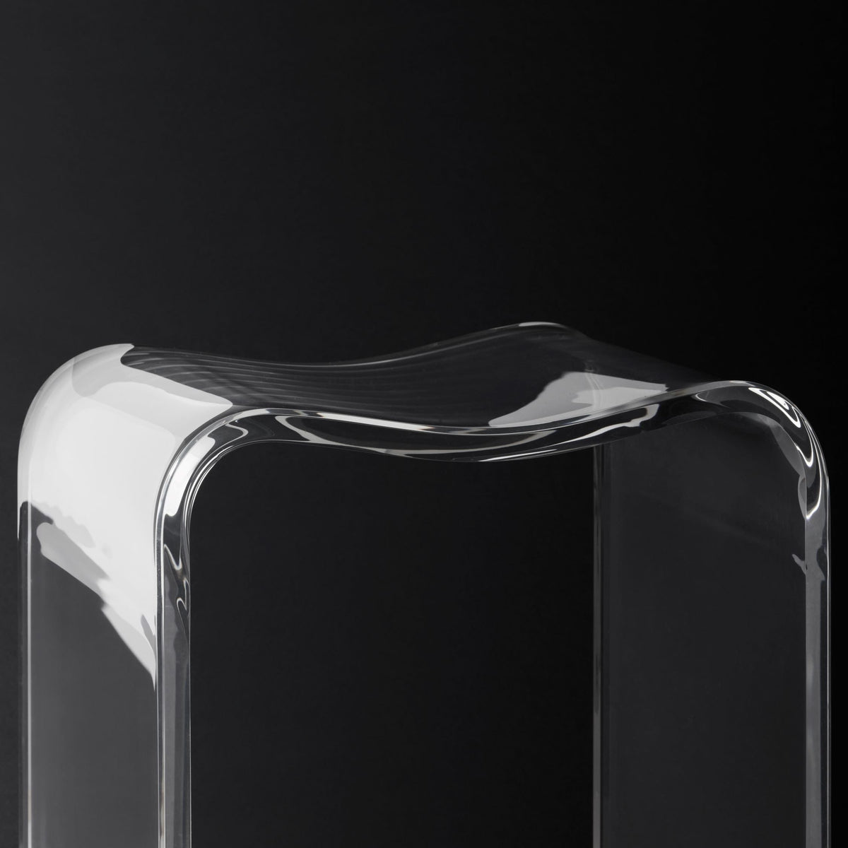 DW 2000 Stool - Acrylic Clear