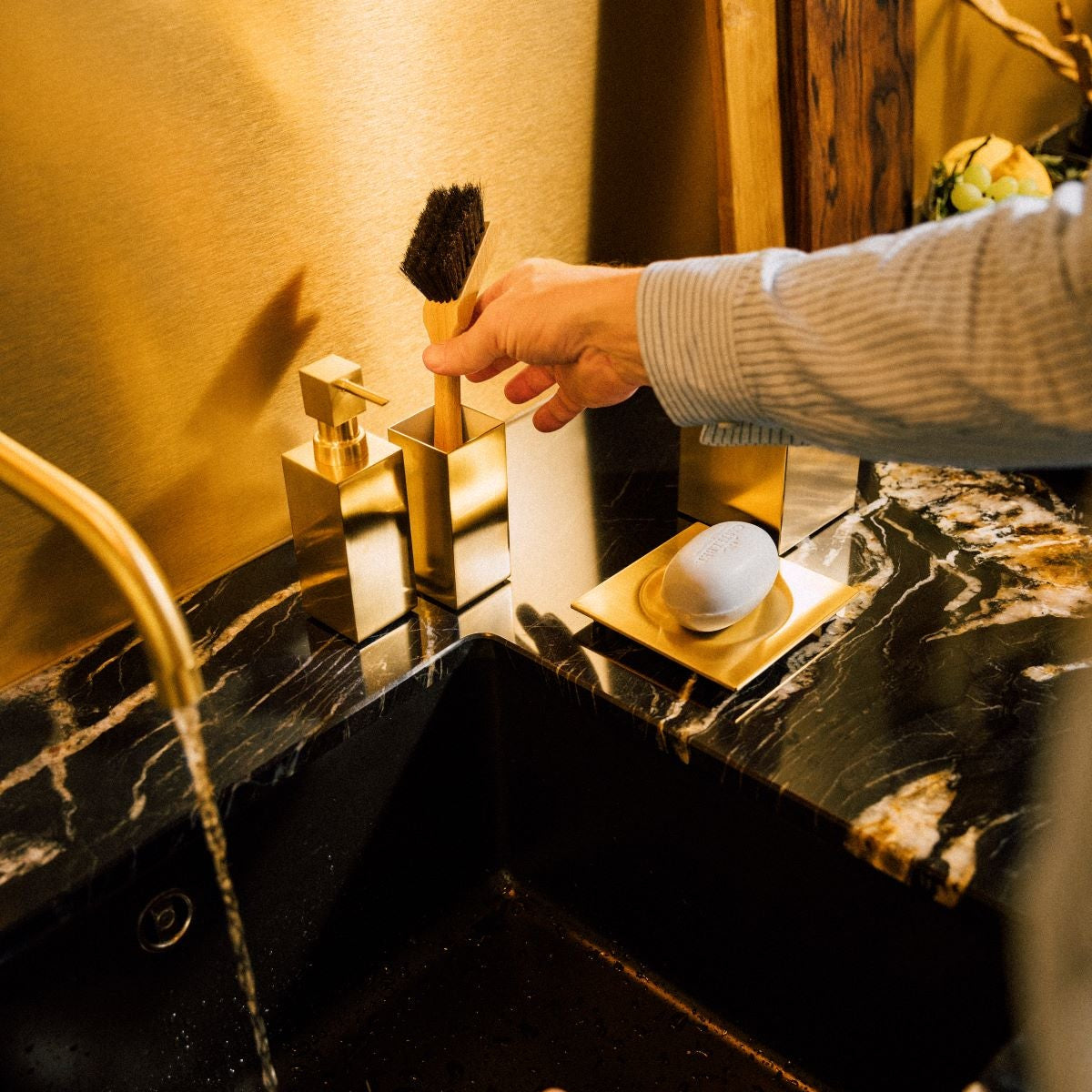 DW CO SSP Soap dispenser free standing - Gold 24 Carat