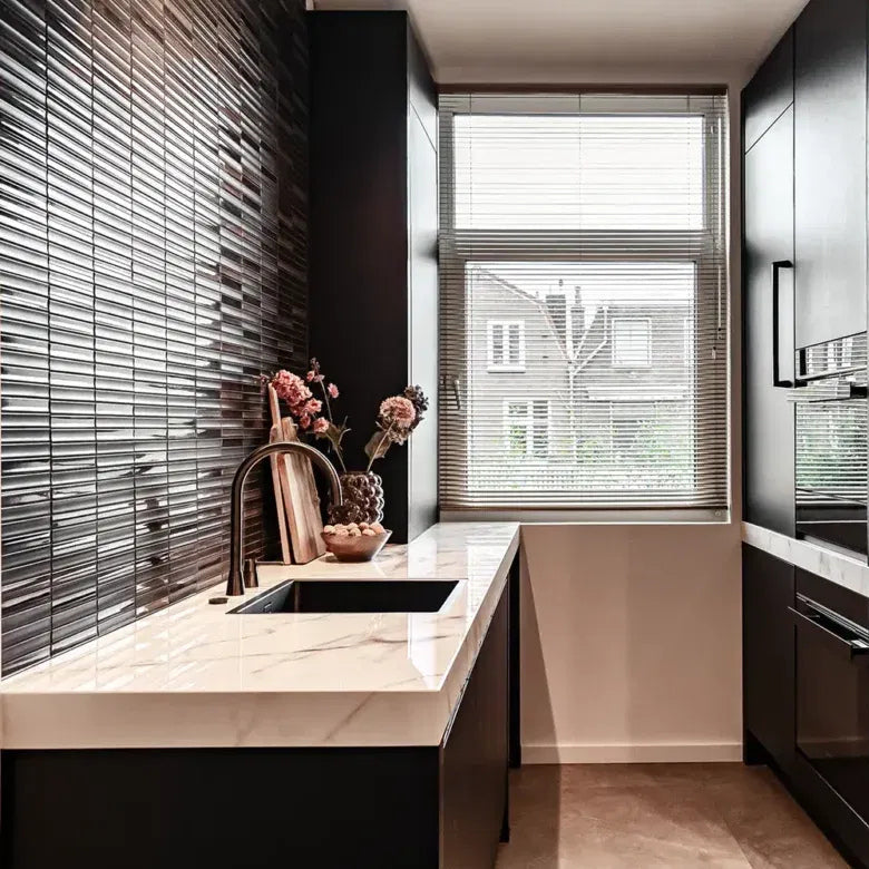 TMF Sevilla KITKAT Osiris Hertman Collection - Gloss and Matte