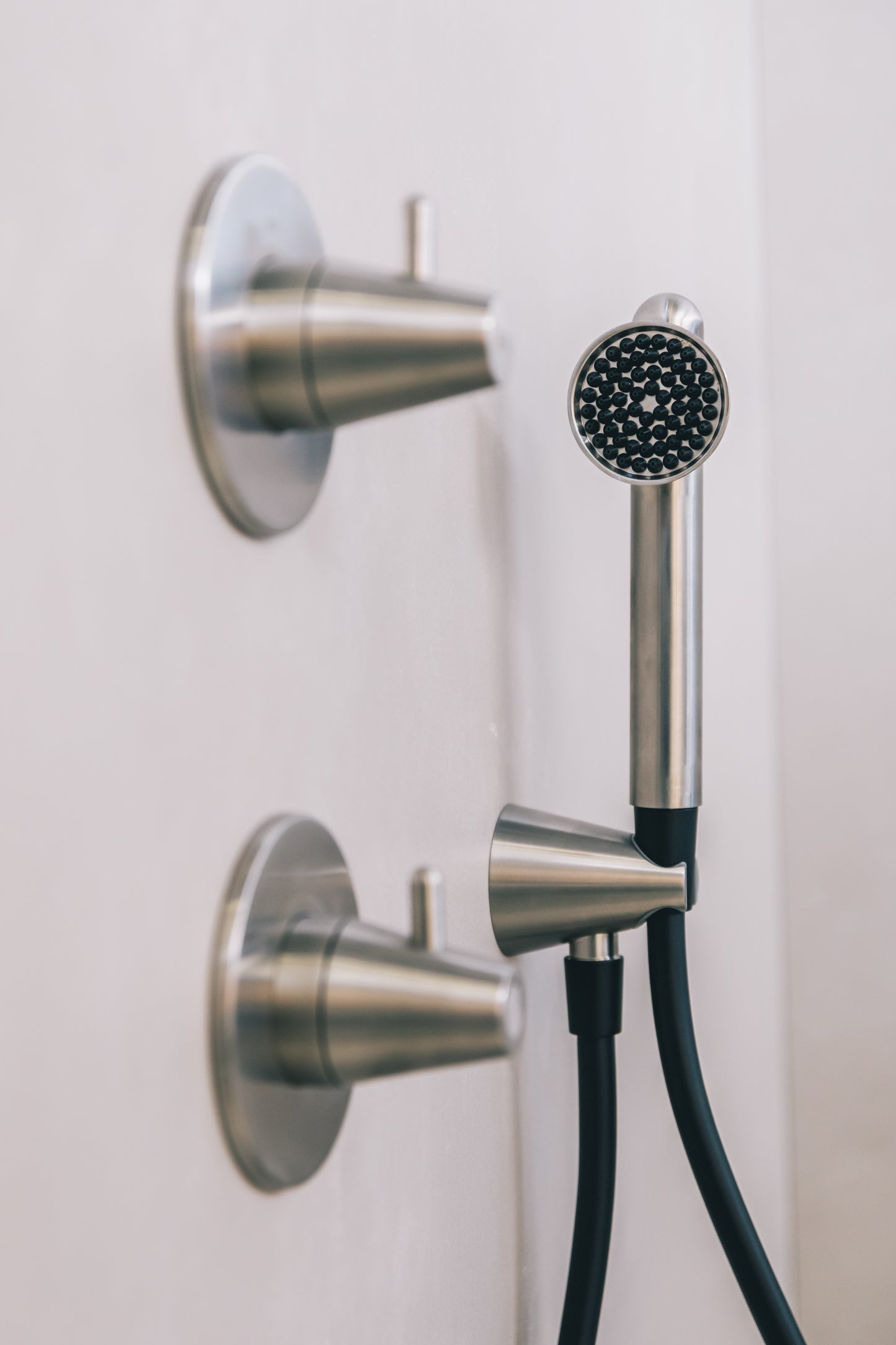 JEE-O Cone Shower 01 Freestanding Stainless Steel, Gun Metal