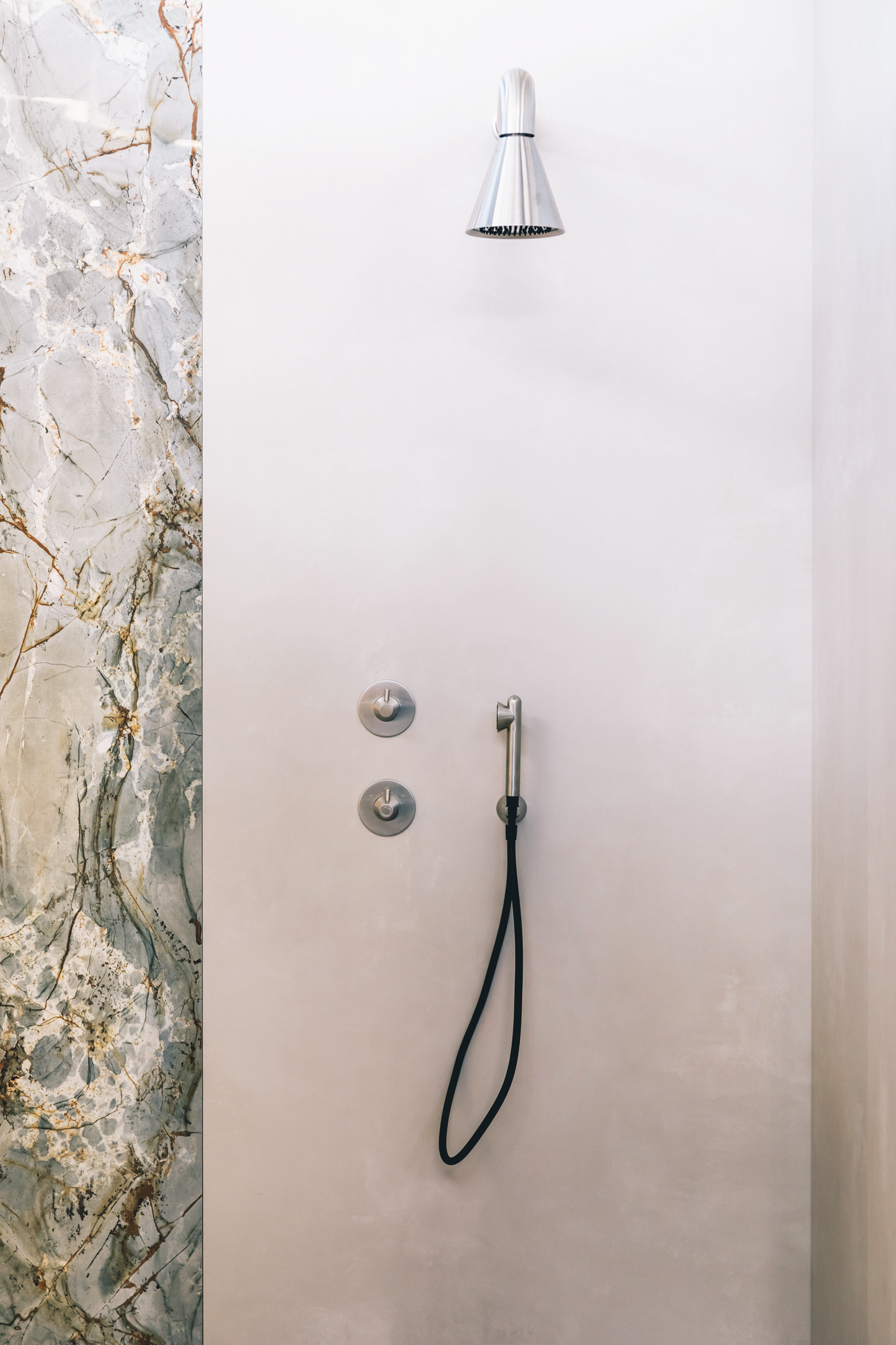 JEE-O Cone Shower 02 Freestanding Stainless Steel with Hand Shower, Gun Metal