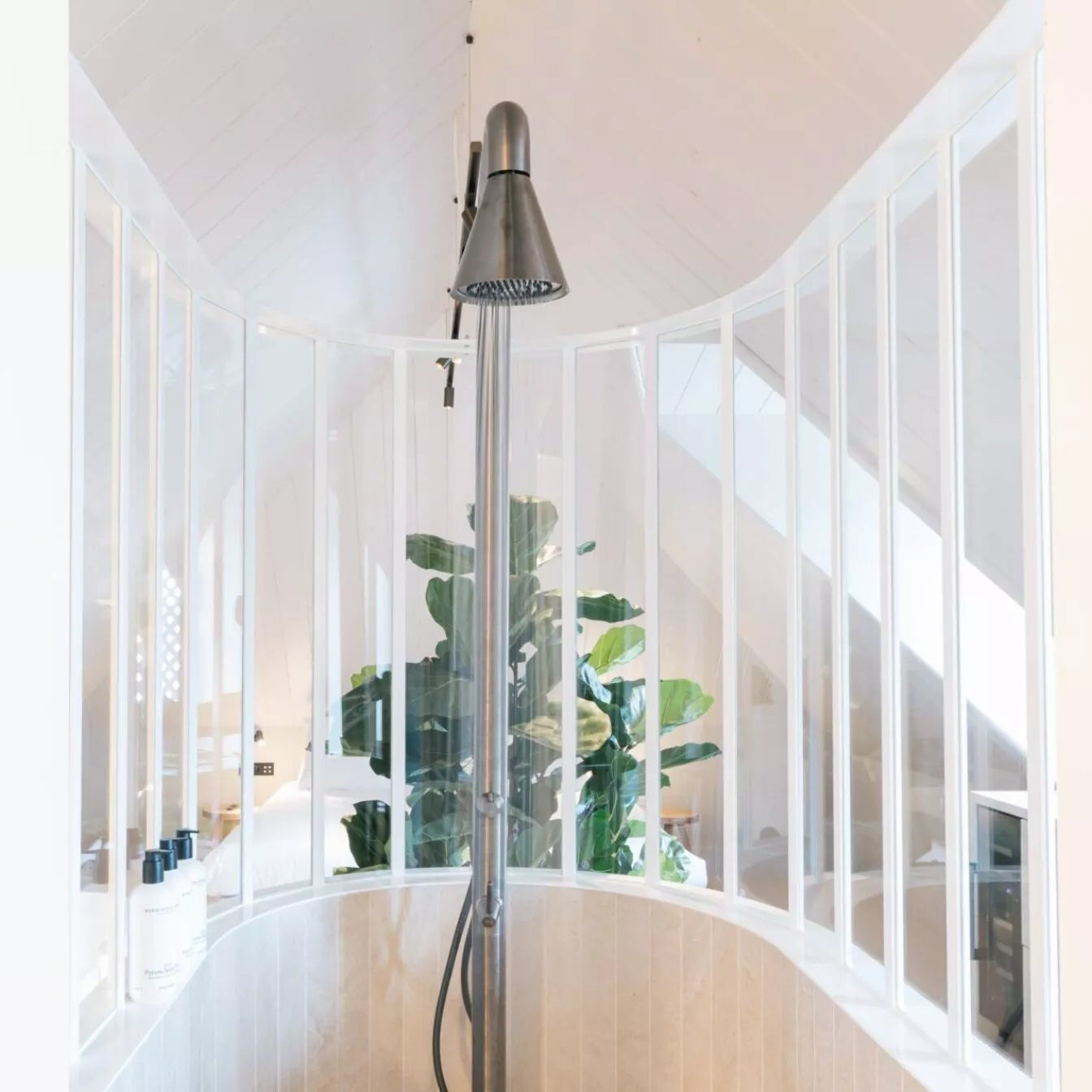 JEE-O Cone Shower 02 Freestanding SS with Hand Shower