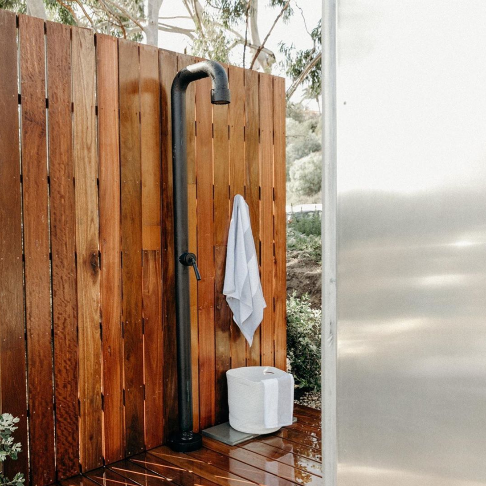 JEE-O Soho Shower 02 Freestanding SS with handshower