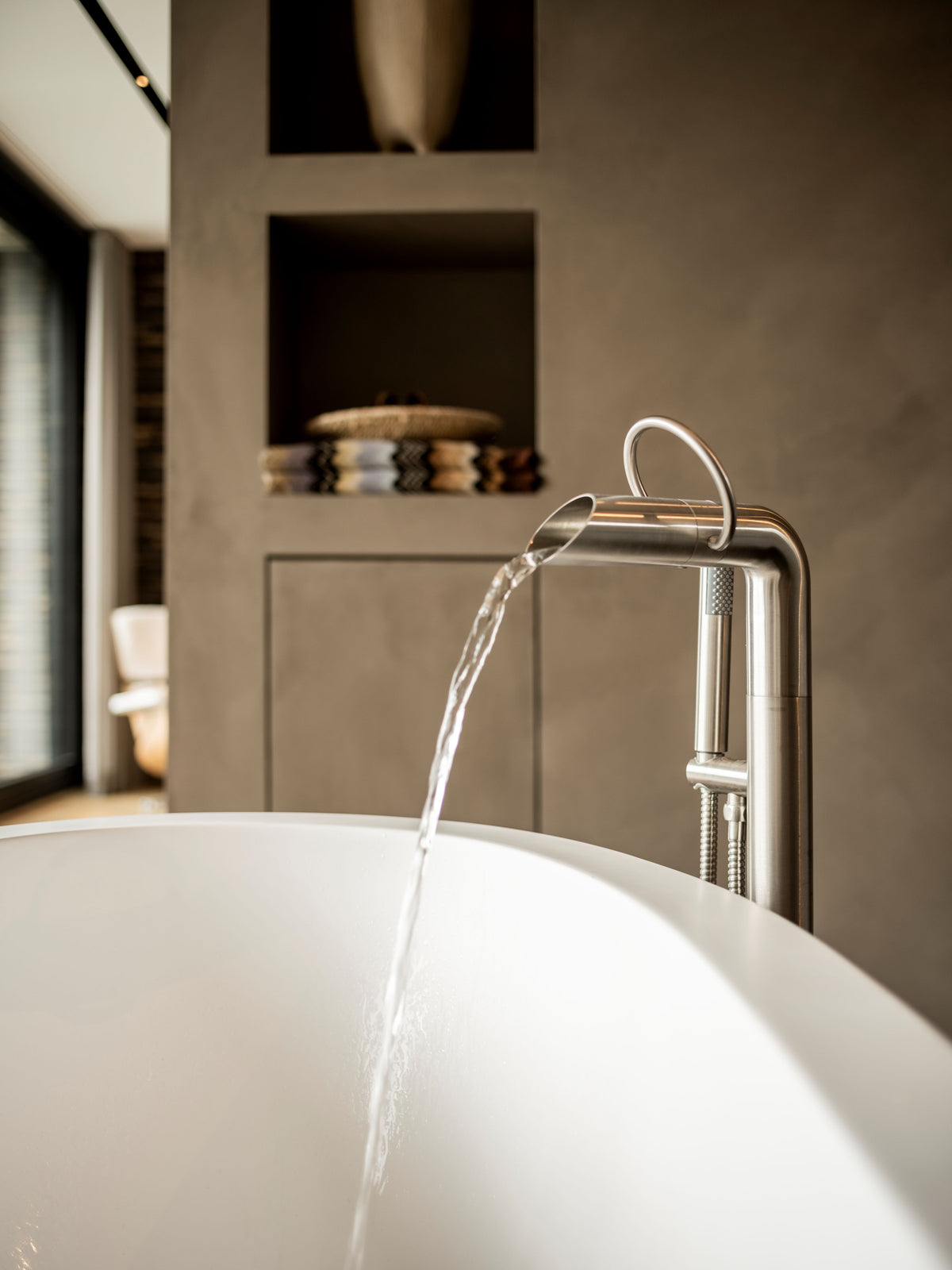 JEE-O Pure Bath Faucet Freestanding Stainless Steel diverter and Hand Shower - Brushed